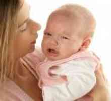 Podrigivati ​​bebu nakon jela, uzroci, liječenje